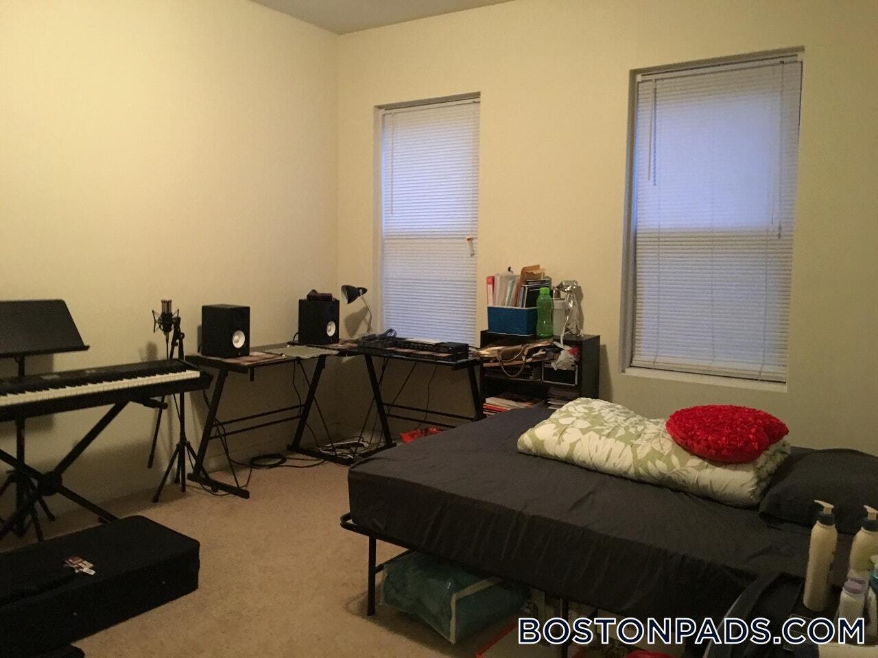 Building Photo - 171 Hemenway St