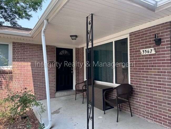 Building Photo - 3367 W Arlington Ave