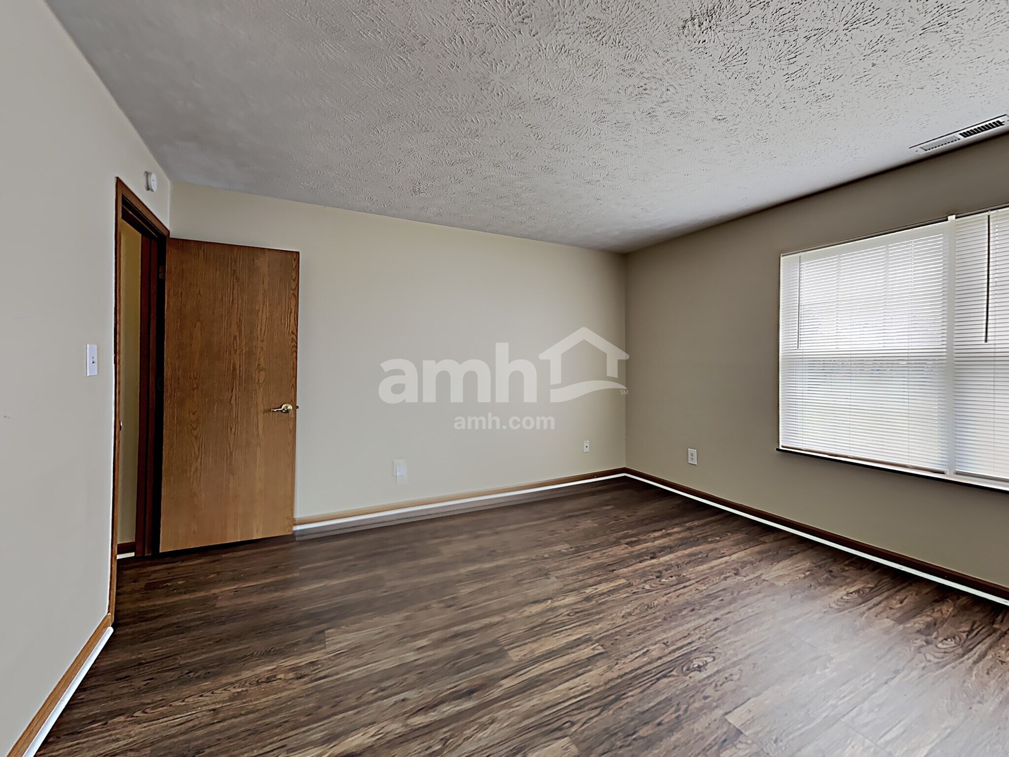 Building Photo - 8255 Captain Dr