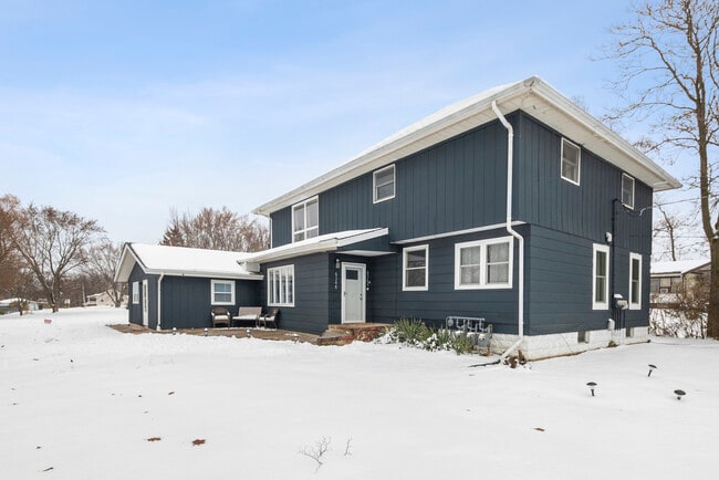 Primary Photo - 8340 W Lincoln Hwy