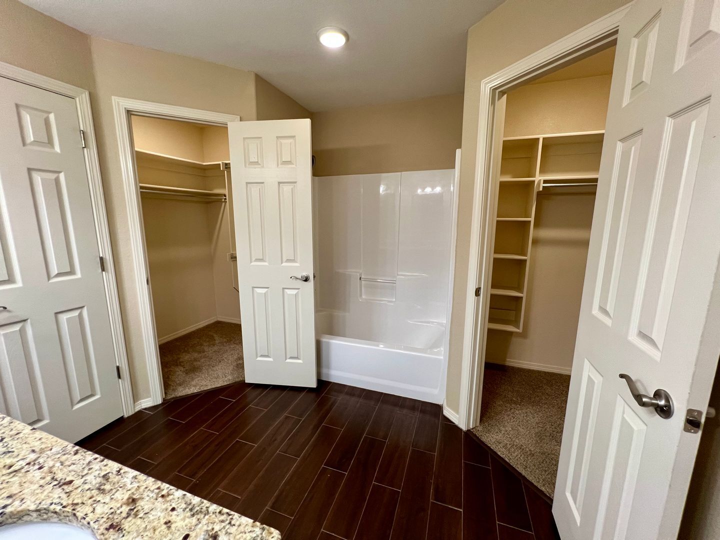 Building Photo - 511 Ridge Point Dr