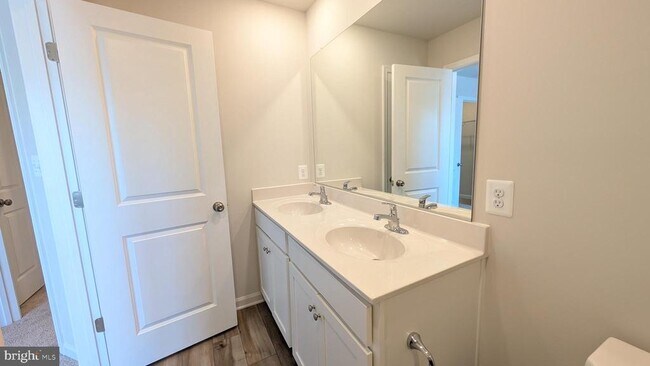 Building Photo - 413 SILVER BIRCH Dr