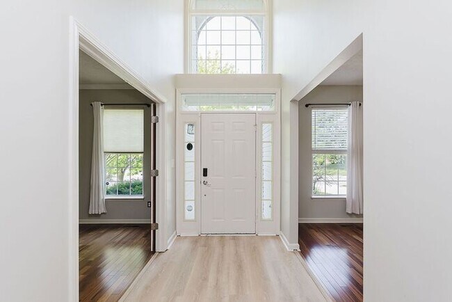 Building Photo - Stunning 4-Bed, 3.5-Bath Home in Sought-Af...