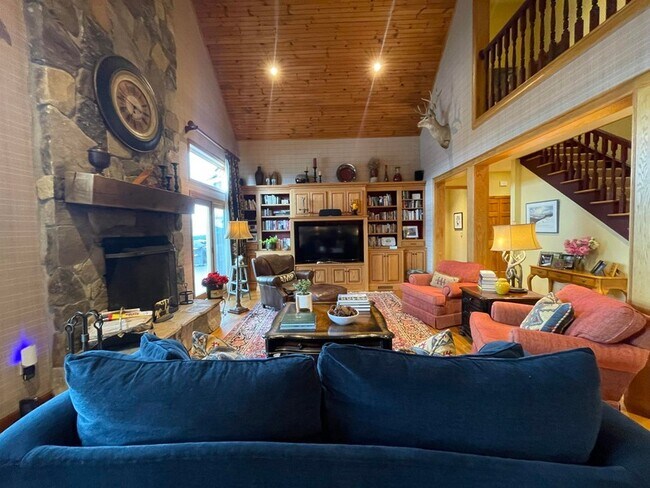 Building Photo - 21 Valley View Rd