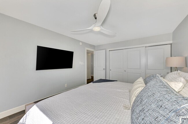 Building Photo - LUXURY LONGBOAT LIVING AT IT’S FINEST! AVA...