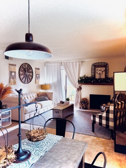 Building Photo - Quail Creek Apts.