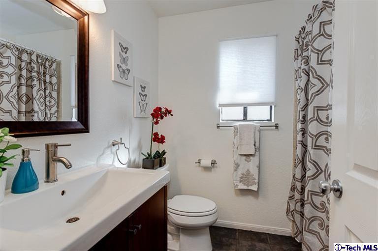 Building Photo - 205 Violet Ave