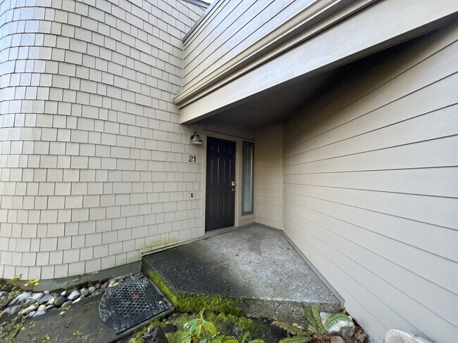 Building Photo - 2 Bed 2 Bath Corner Condo ~ Cedar Mill w/ Washer & Dryer, Parking and Pool! Convenient to Nike, S...