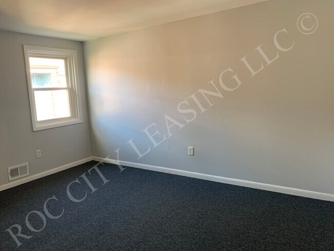 Building Photo - 455-485-485 Lake Ave