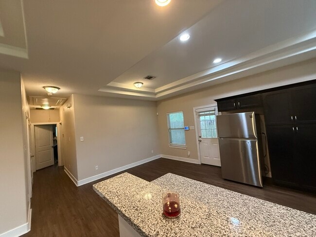 Building Photo - 6125 Rollins St