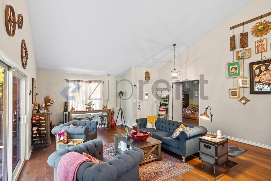 Building Photo - Unit
