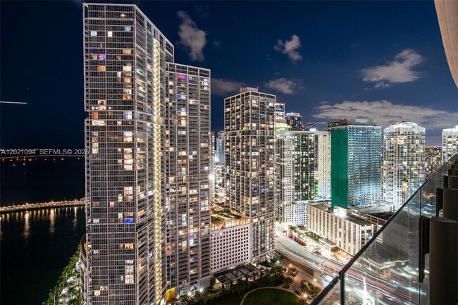 Building Photo - 300 Biscayne Blvd Way