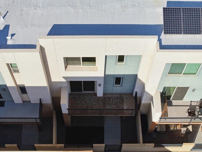 Building Photo - 820 N 8th Ave