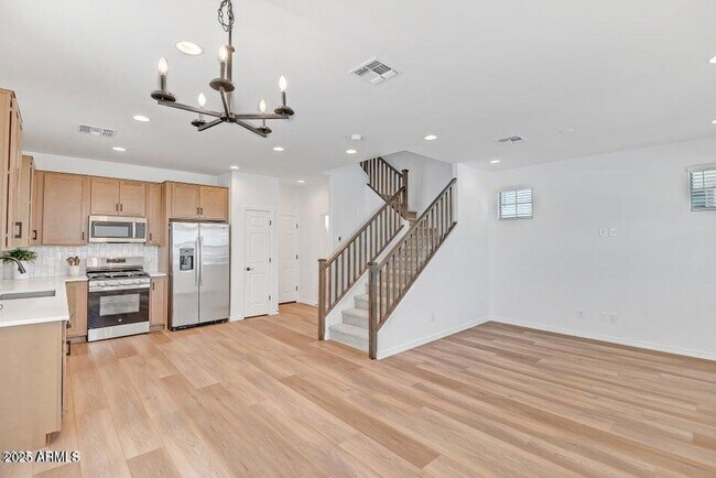 Building Photo - 3 Bedroom 2.5 Bathroom North Creek Home in Queen Creek