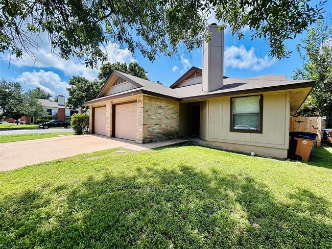 Building Photo - 12300 Deer Falls Dr