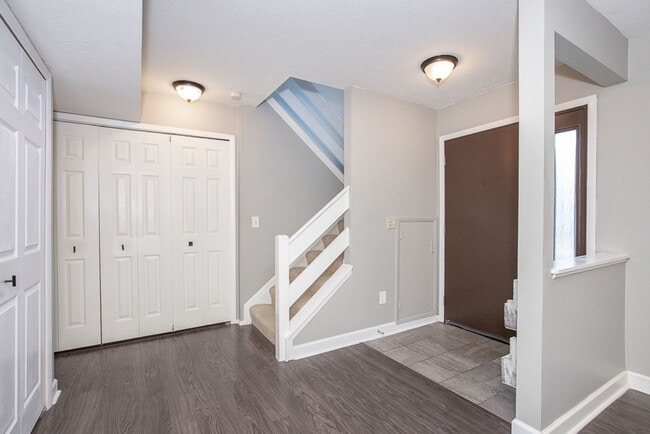 Building Photo - 7392 Creekwood Dr