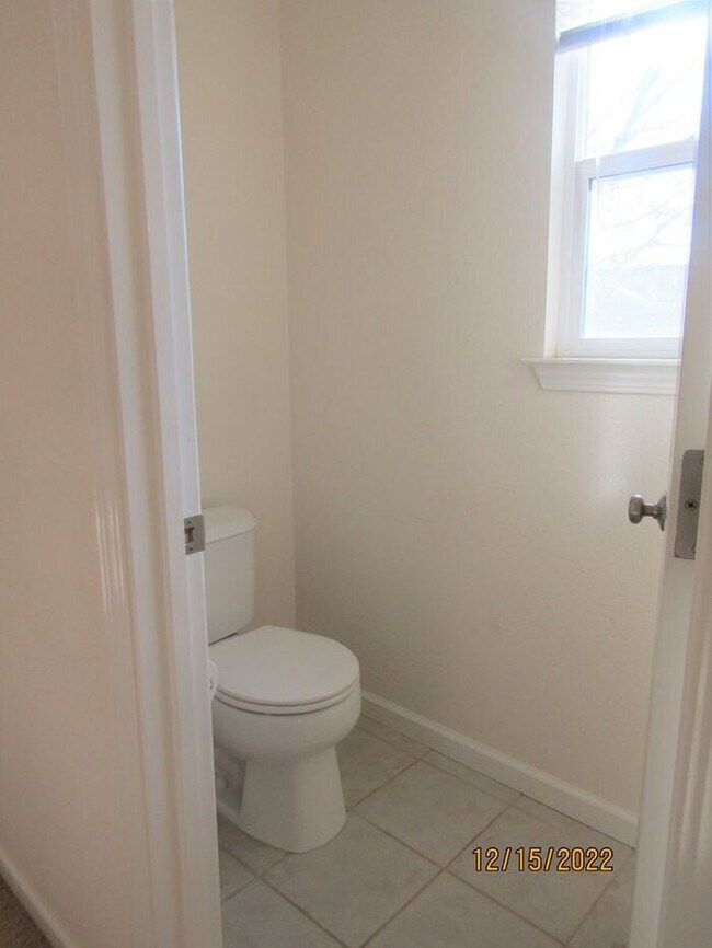Building Photo - Great 3 bed 2.5 bath single family home in Windsor! Brand New Flooring and Paint!