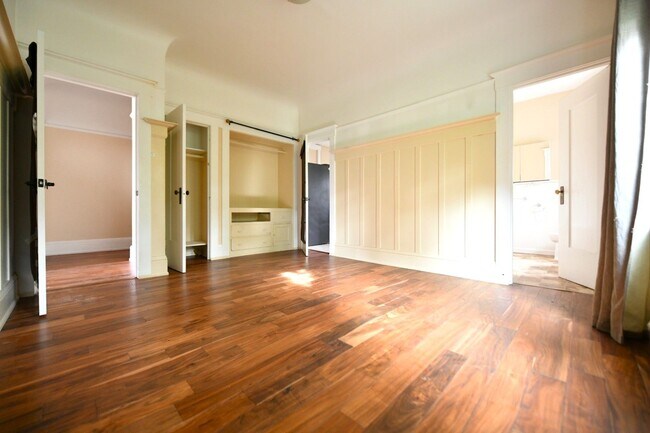 Building Photo - 1p716 - 3055-3061 Adeline Street