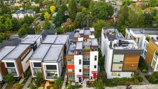 Building Photo - 3Bd/2.5Ba Seattle Townhome