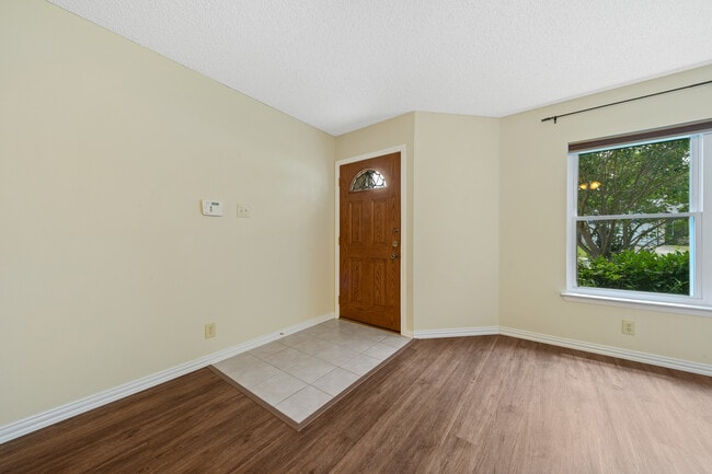 Building Photo - 4527 Stradford Pl