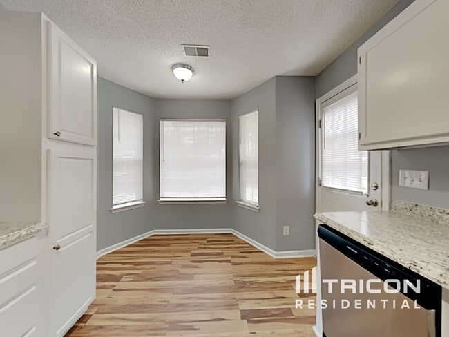 Building Photo - 262 Stonewood Dr