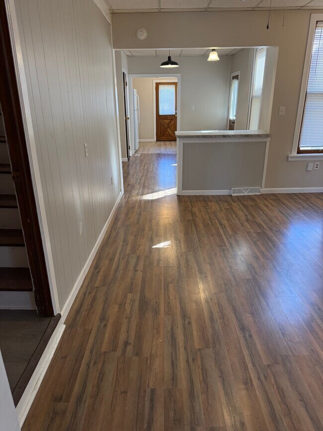 Building Photo - 402 4th St