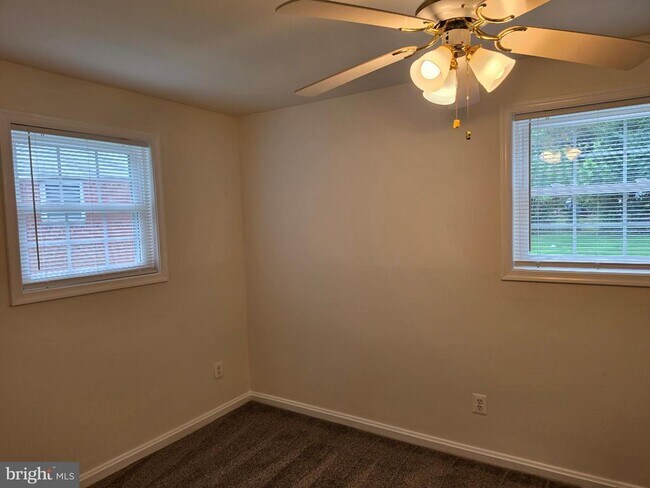 Building Photo - 4700 Red Fox Rd