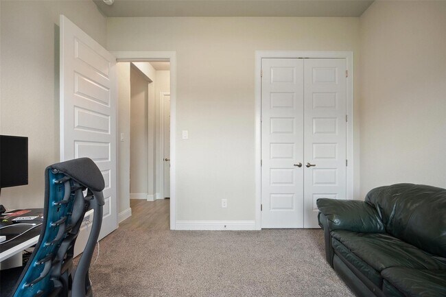 Building Photo - 127 Buteo St