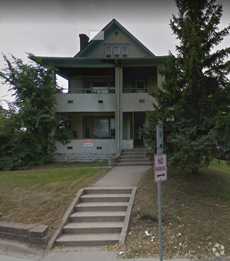 Building Photo - 816-818 University Ave SE