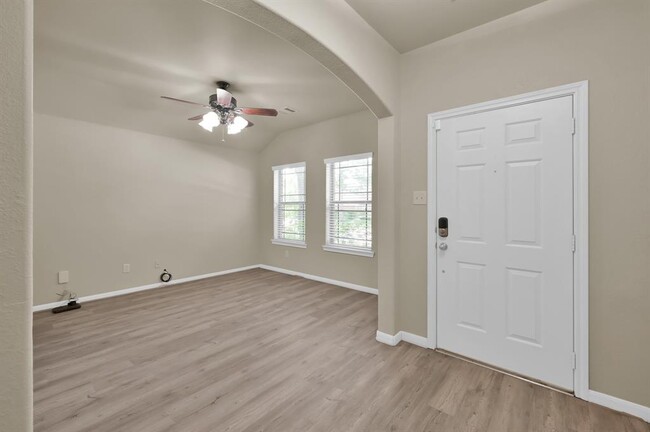 Building Photo - 973 Doire Dr