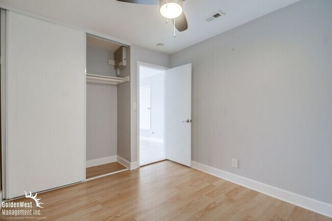 Building Photo - Scenic 4Bdm 2Ba Oasis with Panoramic Views...