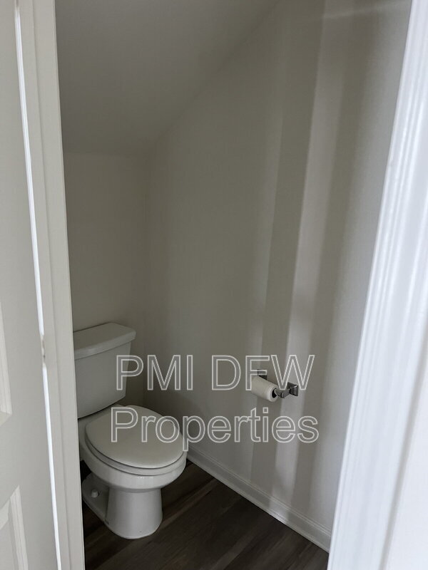 Building Photo - 640 Aqueduct Dr