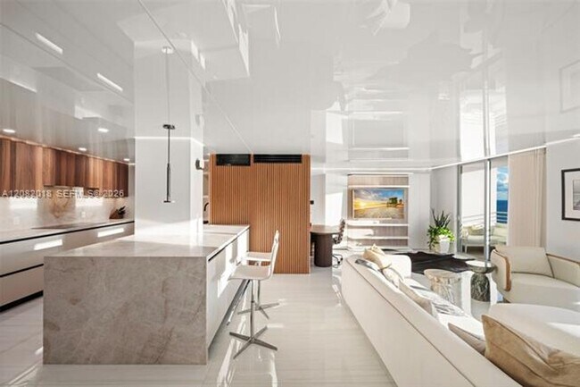 Building Photo - 5555 Collins Ave