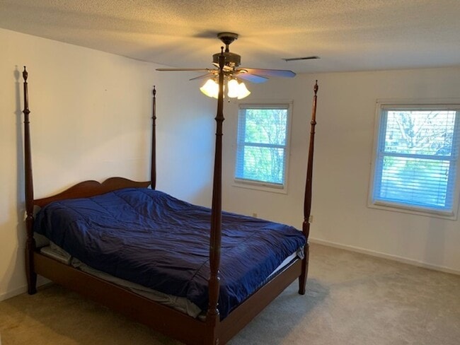 Building Photo - Convenient 3-Bed, 2.5-Bath James Island Co...