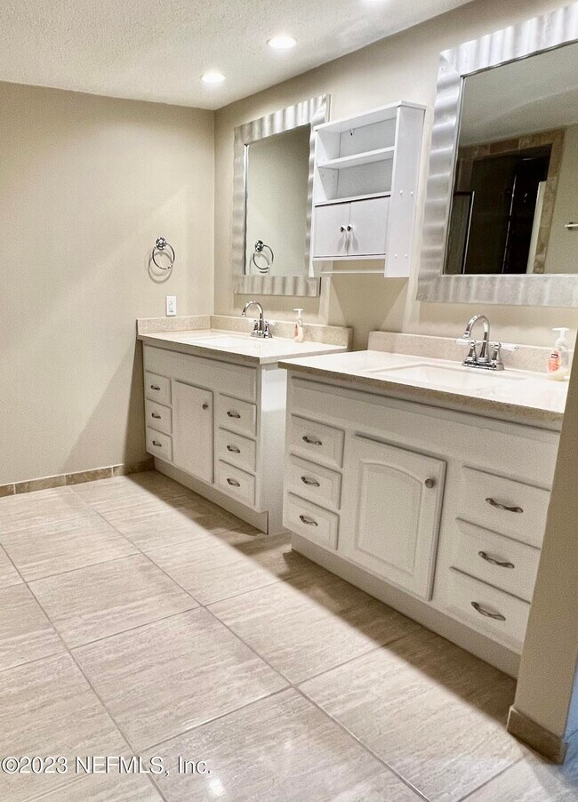 Building Photo - 8797 Como Lake Dr