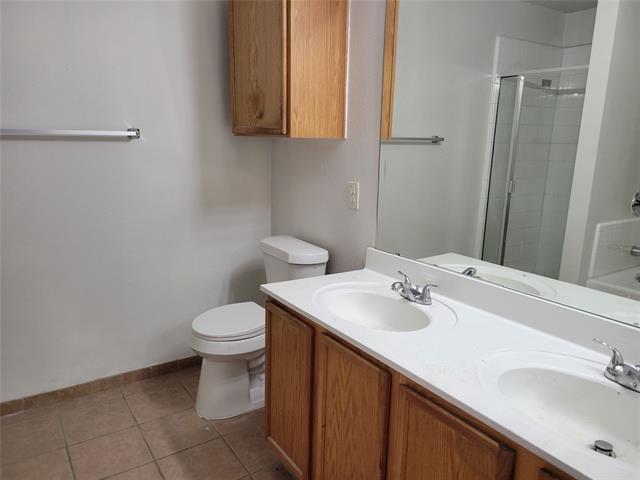 Building Photo - 2450 Meadowgate Ln