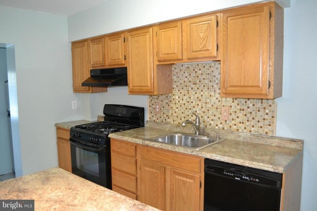 Building Photo - 7034 Dunbar Rd