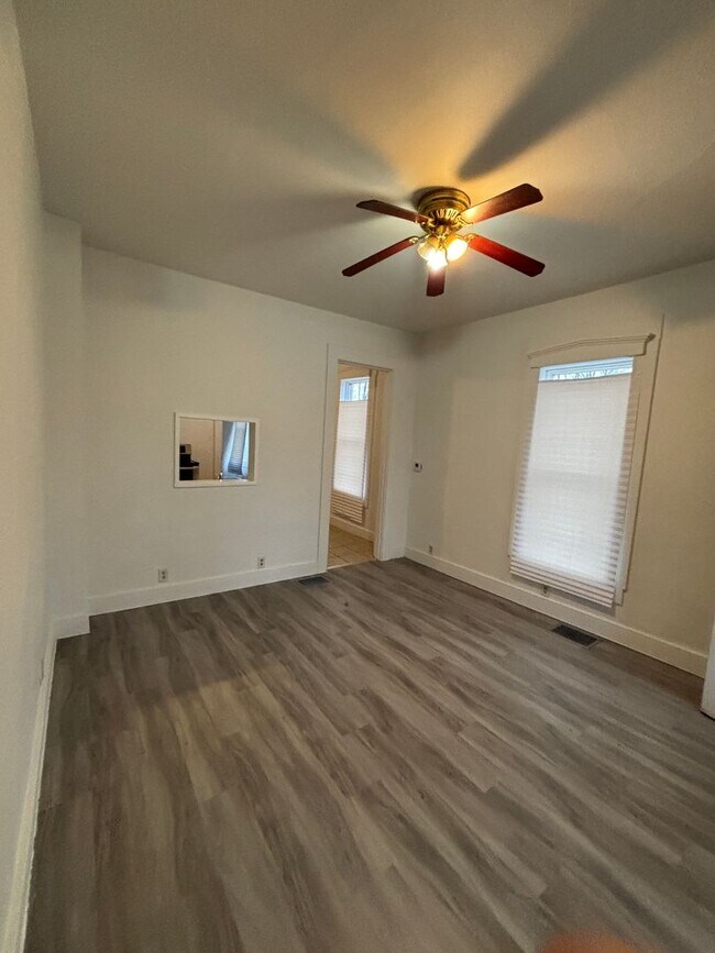 Building Photo - Boltin 19-21