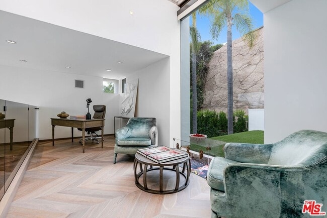Building Photo - 9405 Sierra Mar Pl