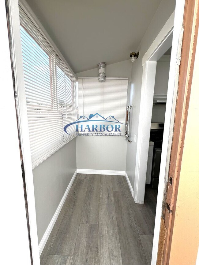 Building Photo - 782-786 W 18th St