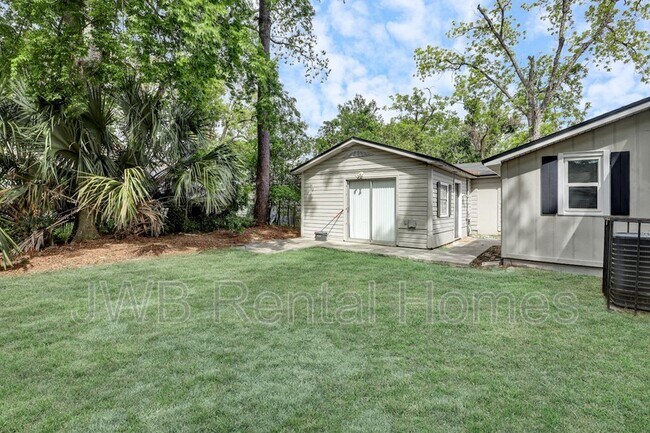 Building Photo - 8944 Jackson Ave