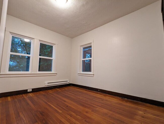 Building Photo - 6534 Deary St