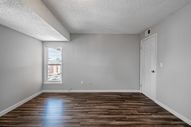 Building Photo - 2BD, 1BA Remodeled Westminster Condo. One Parking Spot. Washer/ Dryer Included.