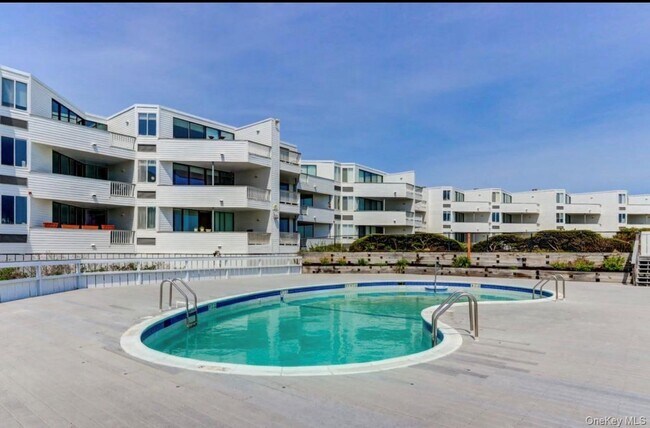 Building Photo - 250 Dune Rd
