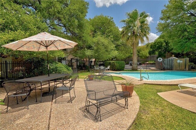 Building Photo - 3839 Dry Creek Dr