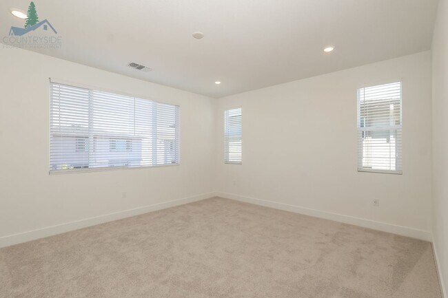 Building Photo - 2824 Wrangell St