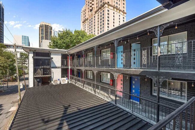 Building Photo - 1136 Crescent Ave NE