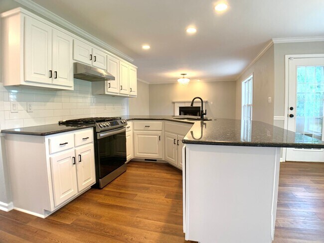 Building Photo - 2553 Emerald Ct