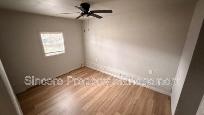 Building Photo - 3214 S St Clair Ave