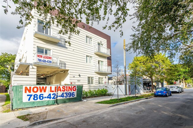 Primary Photo - 1021 NW 1st St
